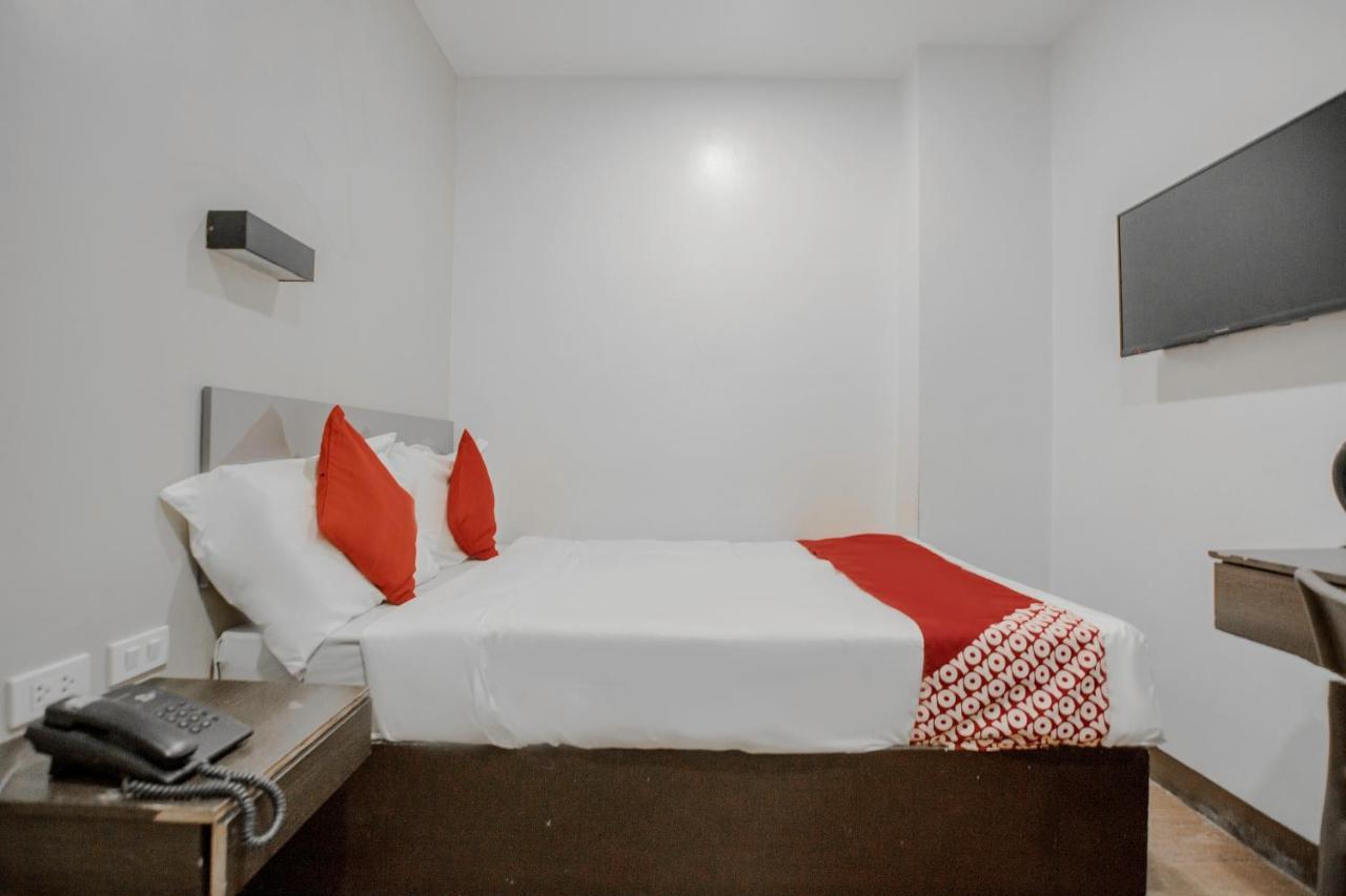 Oyo 637 Fox Hotel 奎松市 外观 照片