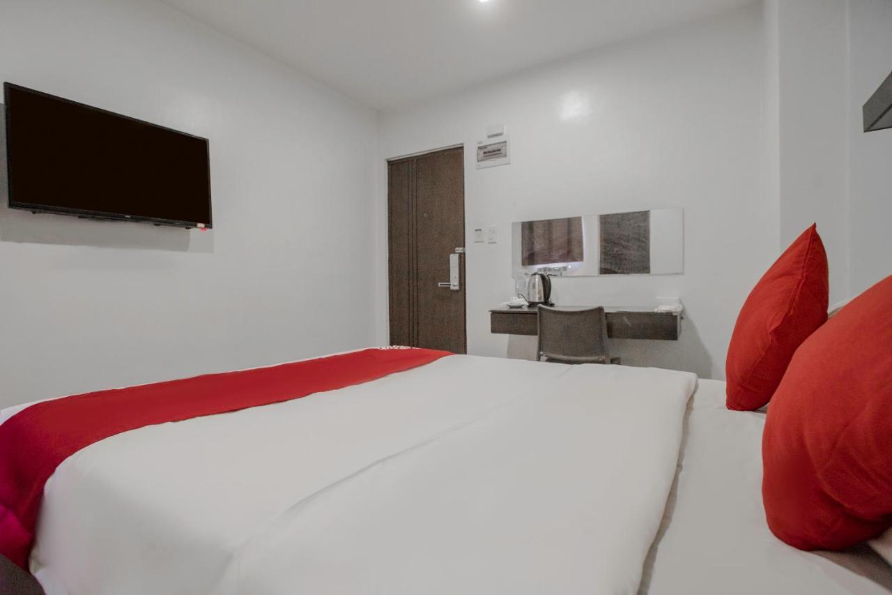 Oyo 637 Fox Hotel 奎松市 外观 照片