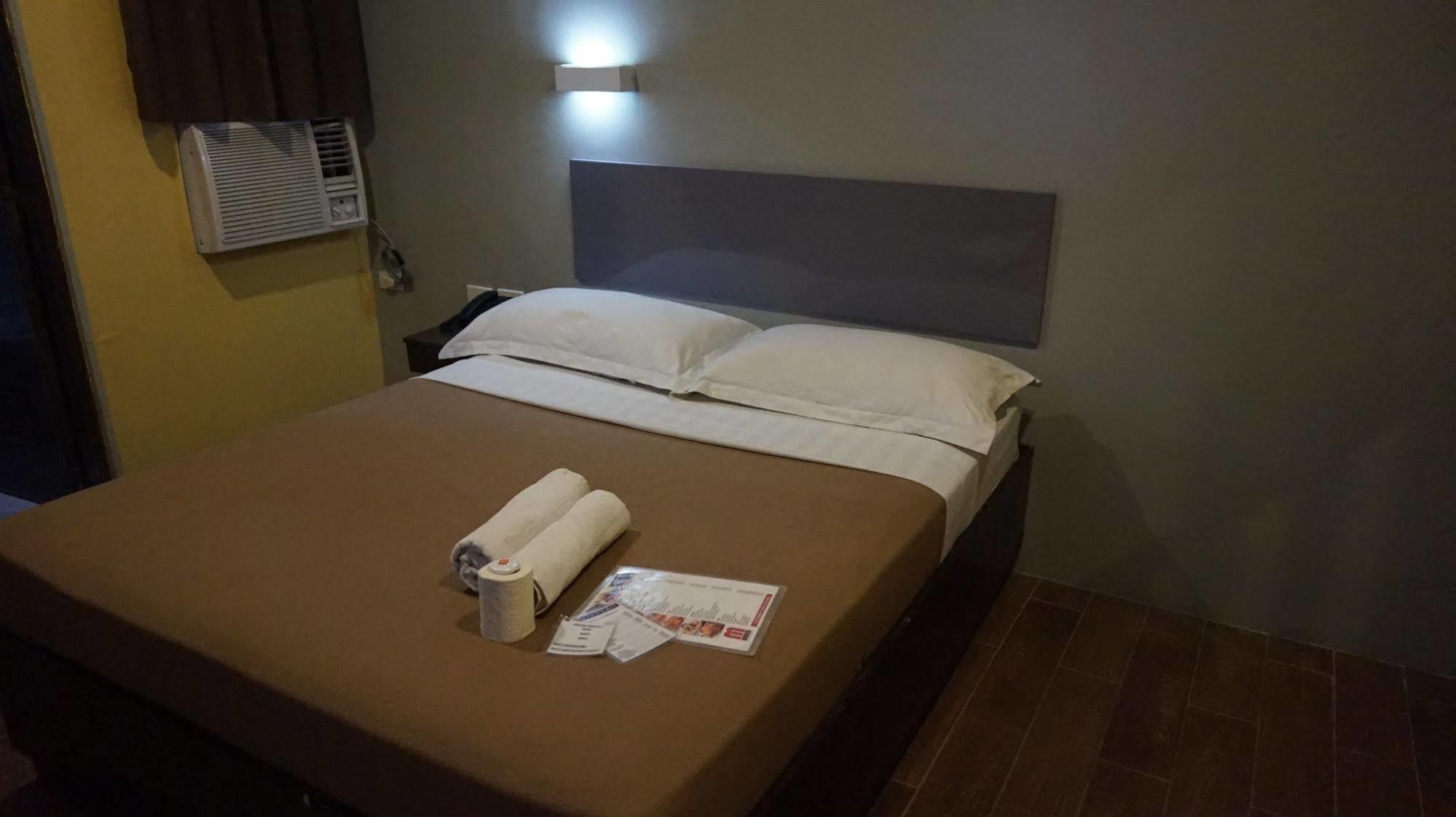 Oyo 637 Fox Hotel 奎松市 外观 照片