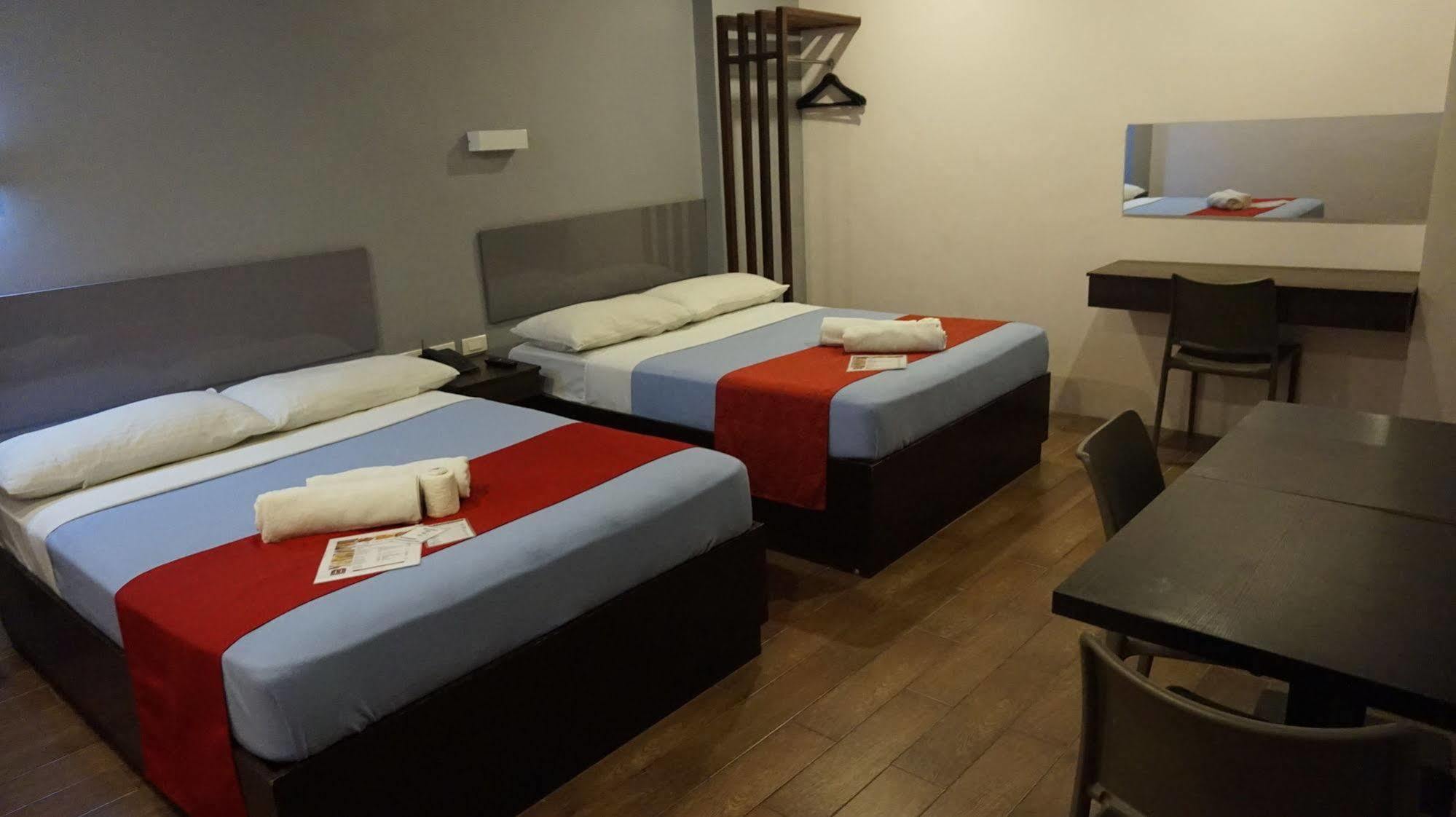Oyo 637 Fox Hotel 奎松市 外观 照片