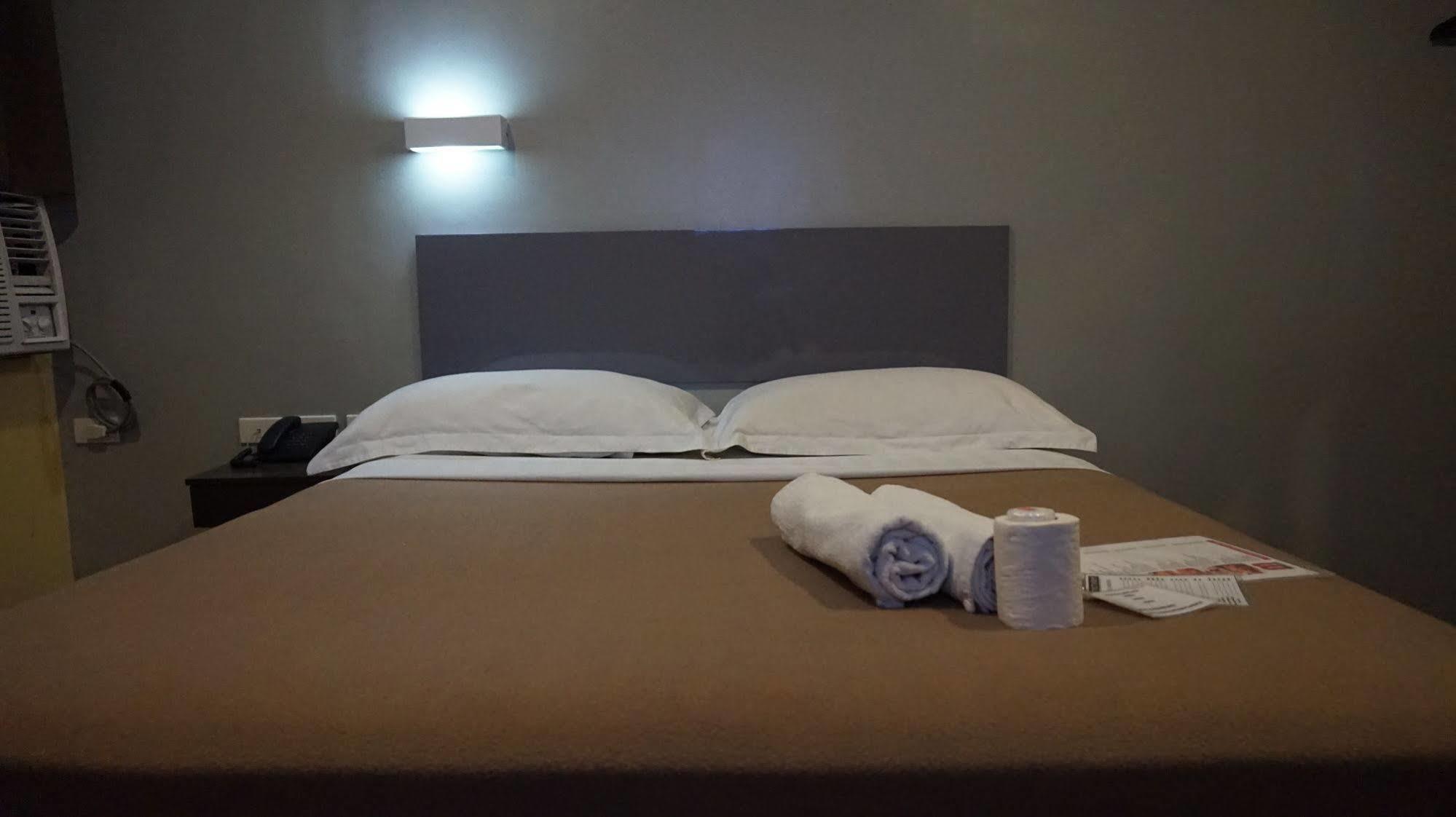 Oyo 637 Fox Hotel 奎松市 外观 照片