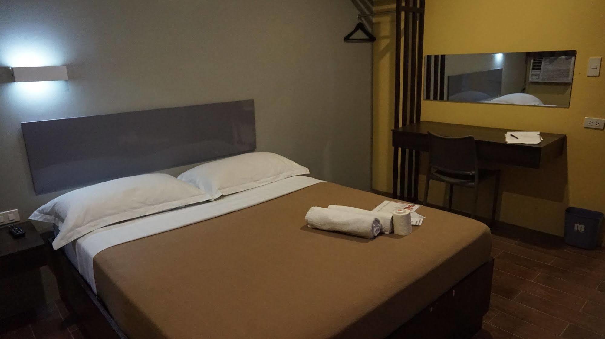 Oyo 637 Fox Hotel 奎松市 外观 照片