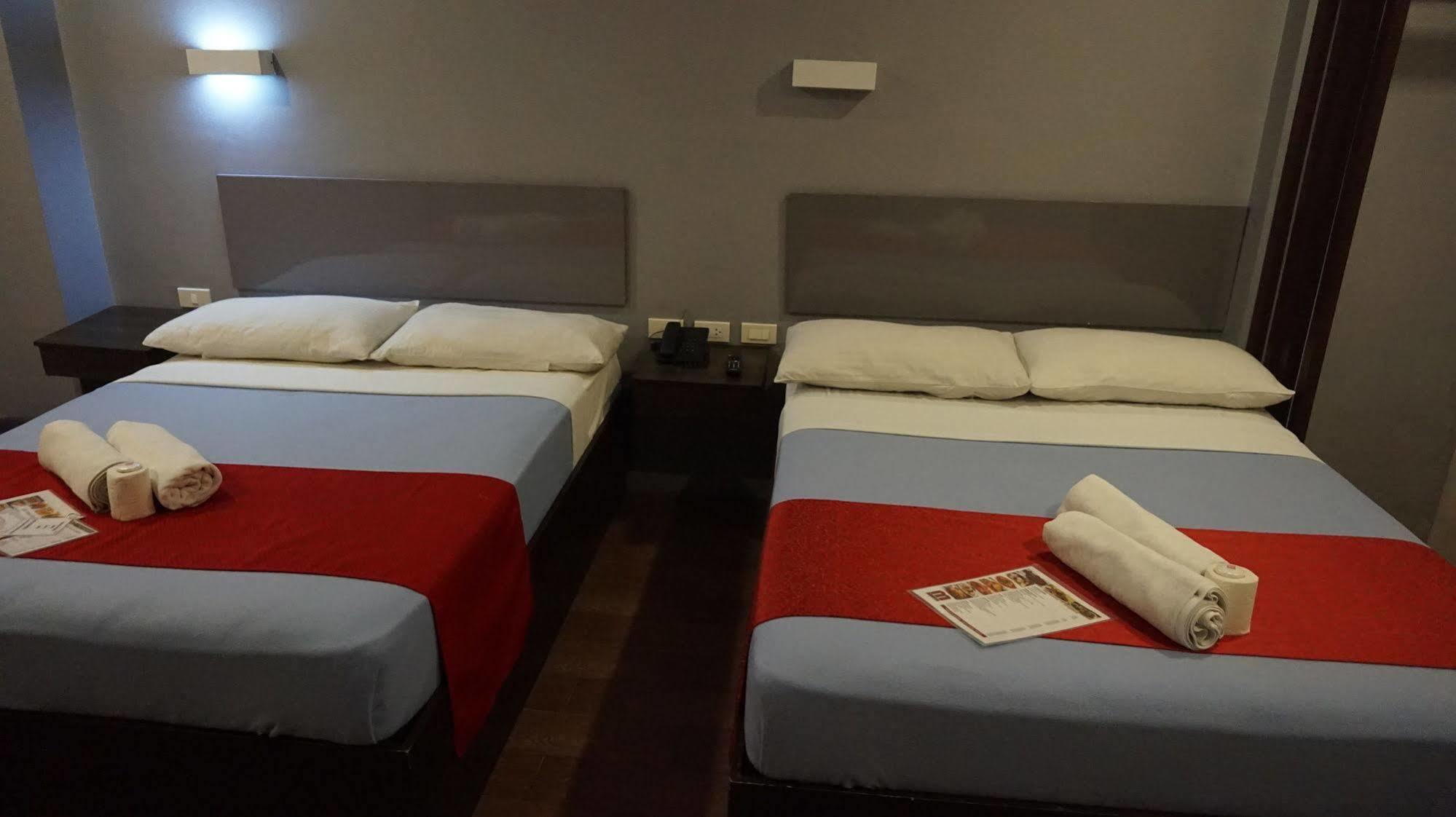 Oyo 637 Fox Hotel 奎松市 外观 照片