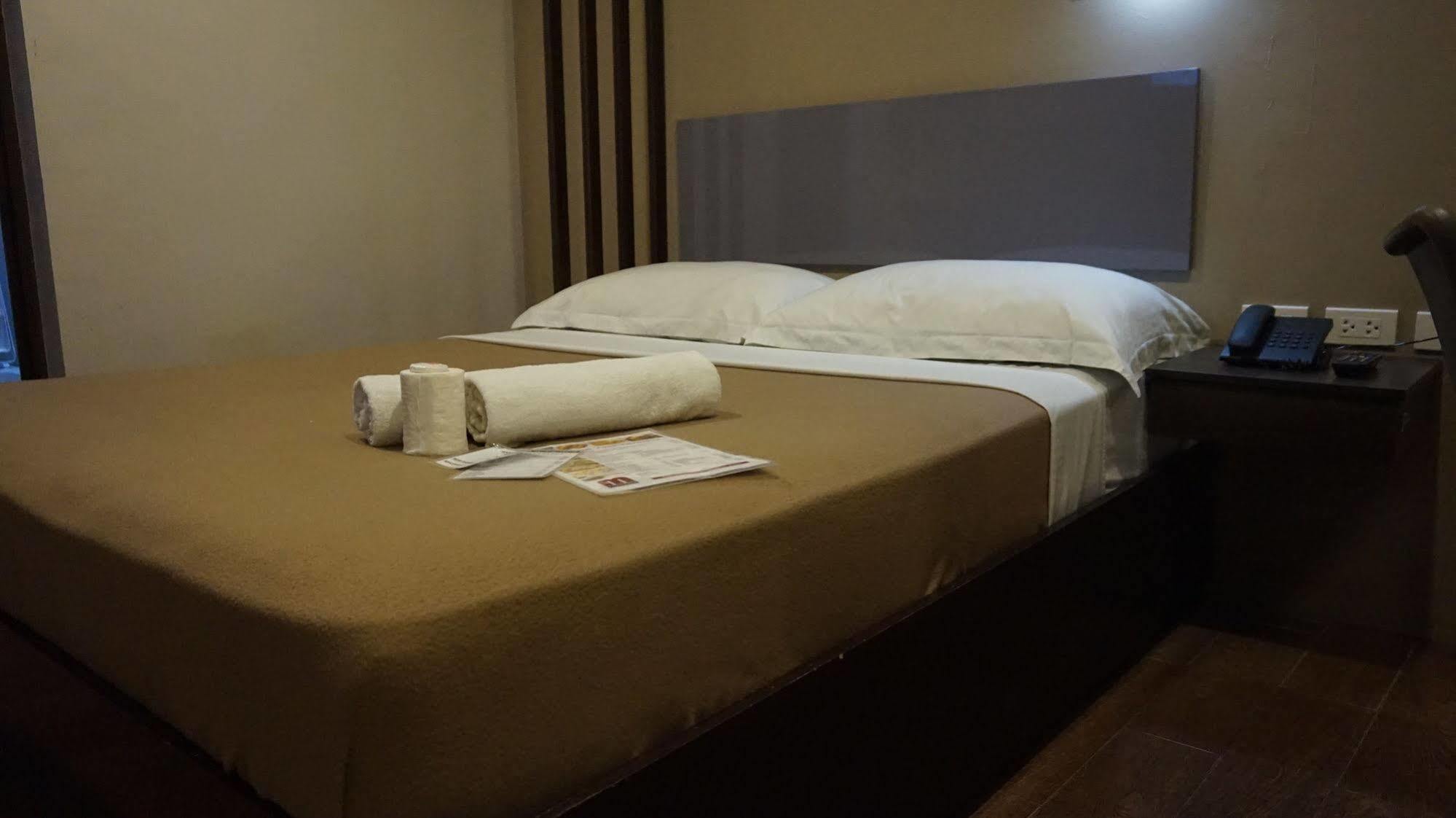 Oyo 637 Fox Hotel 奎松市 外观 照片