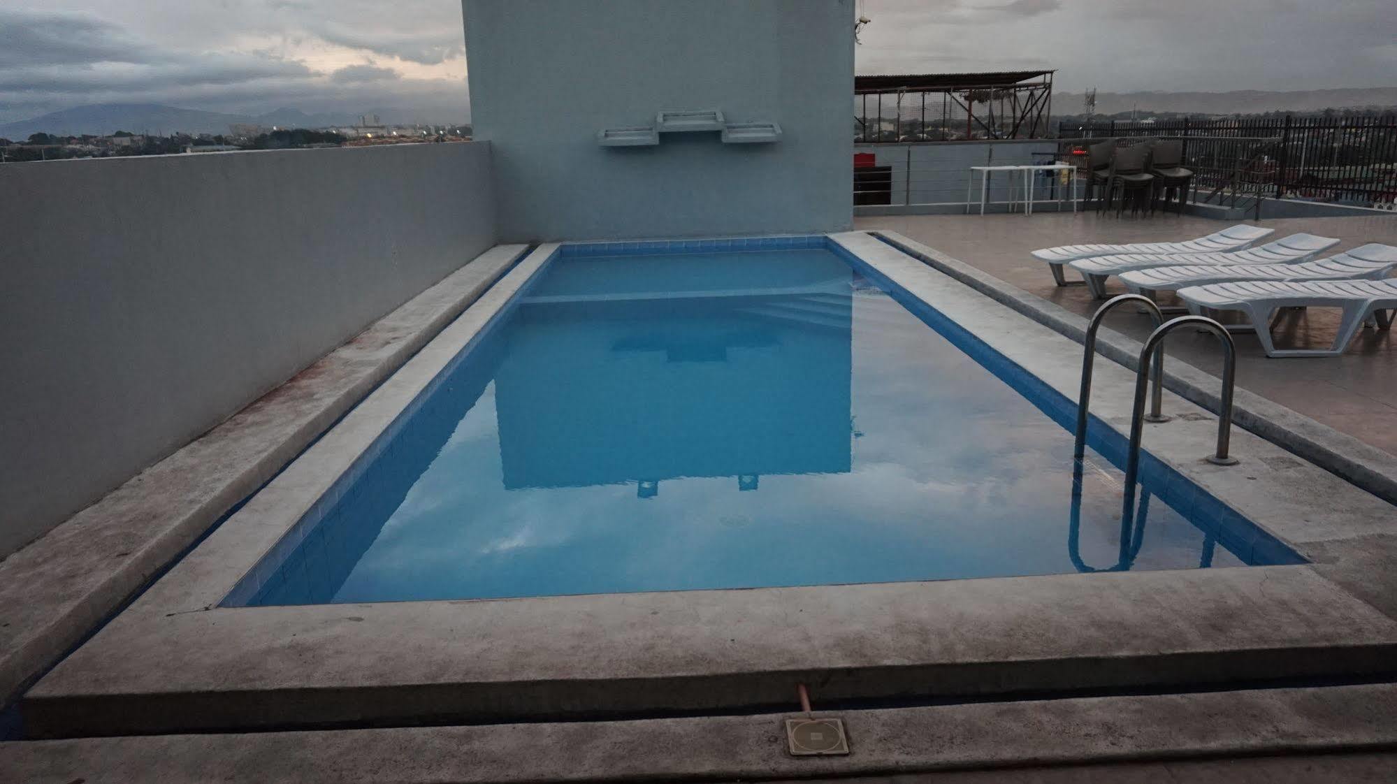 Oyo 637 Fox Hotel 奎松市 外观 照片